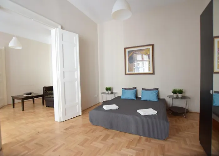 Standard By Hi5 - Múzeum 5 * Budapest