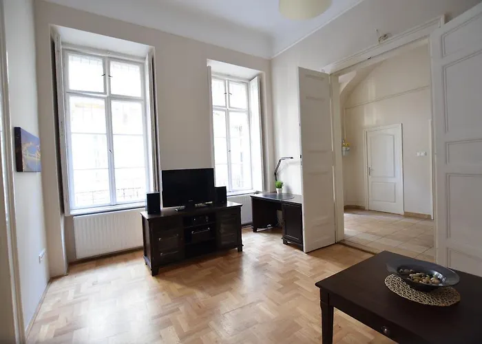 Standard By Hi5 - Múzeum 5 *